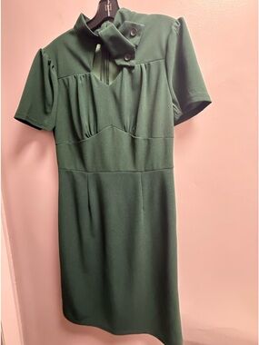 Like New Vintage Short-Sleeve Forest Green Retro Midi Dress w/Buttoned Neck Tie